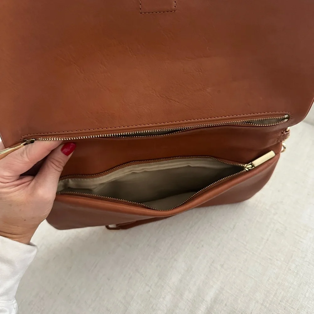 Gently used Tory Burch clutch with chain link strap. Excellent condition. - Picture 2 of 3